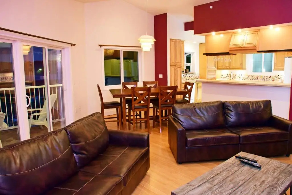 Longliner Lodge and Suites