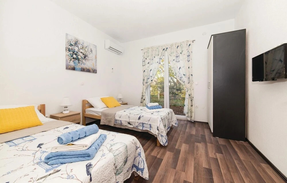 Nice Home in Kastel Stafilic With Wifi and 3 Bedrooms