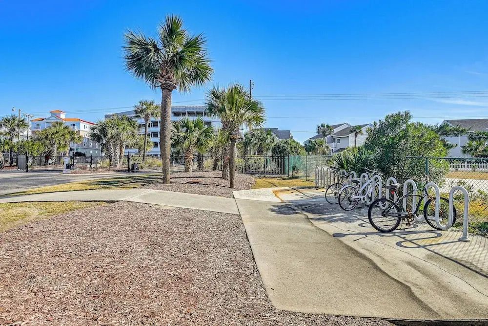 Waterfront Gem w/ Balcony in Garden City