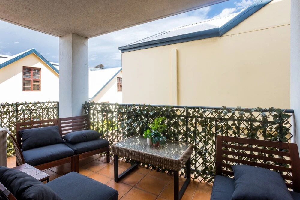 Roomy & Light-filled Apartment, Central Location