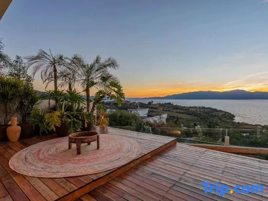 The Sunset Puyue Villa