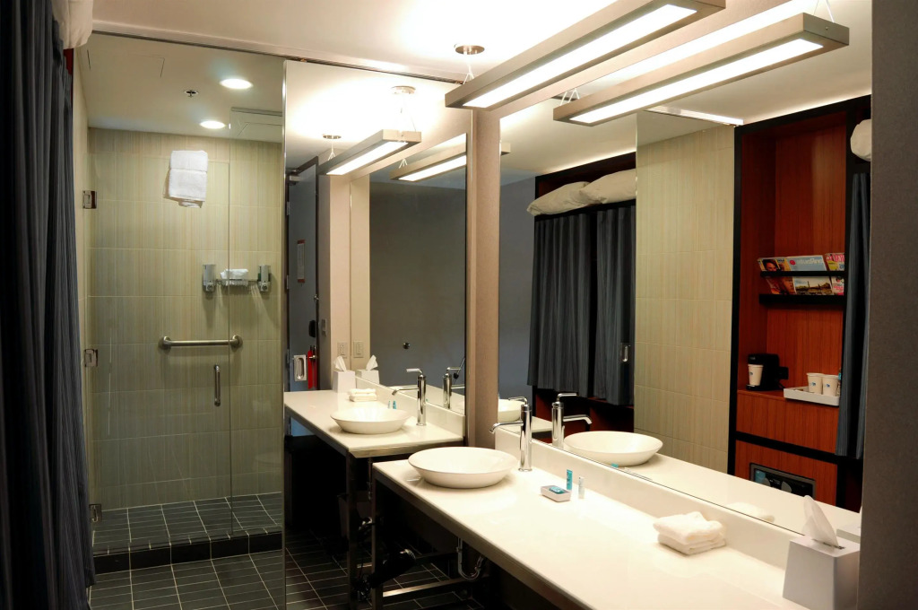 Aloft by Marriott Montreal Airport