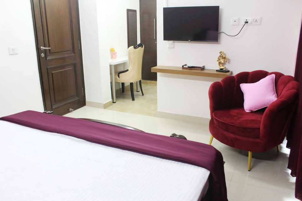 Luxurious modern 2BHK prime location Delhi