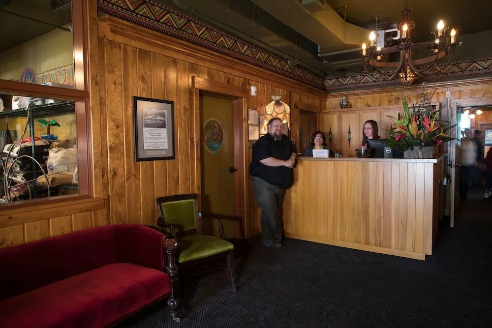 McMenamins Kalama Harbor Lodge