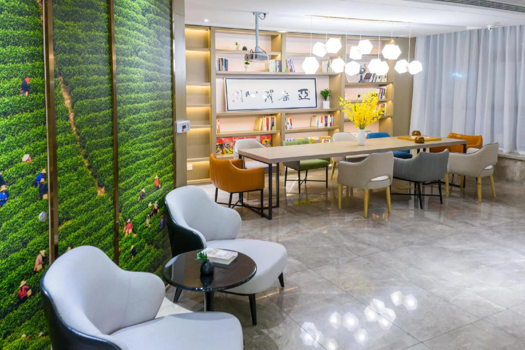 Atour Hotel Huzhou Changxing Changhai Road