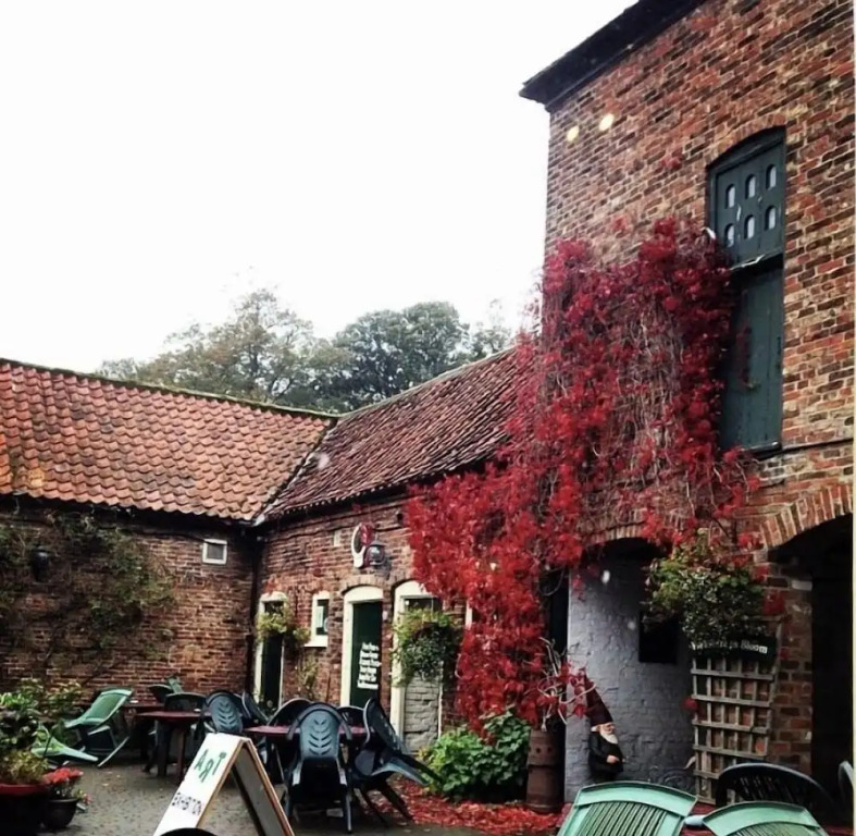 Wolds Village Hotel