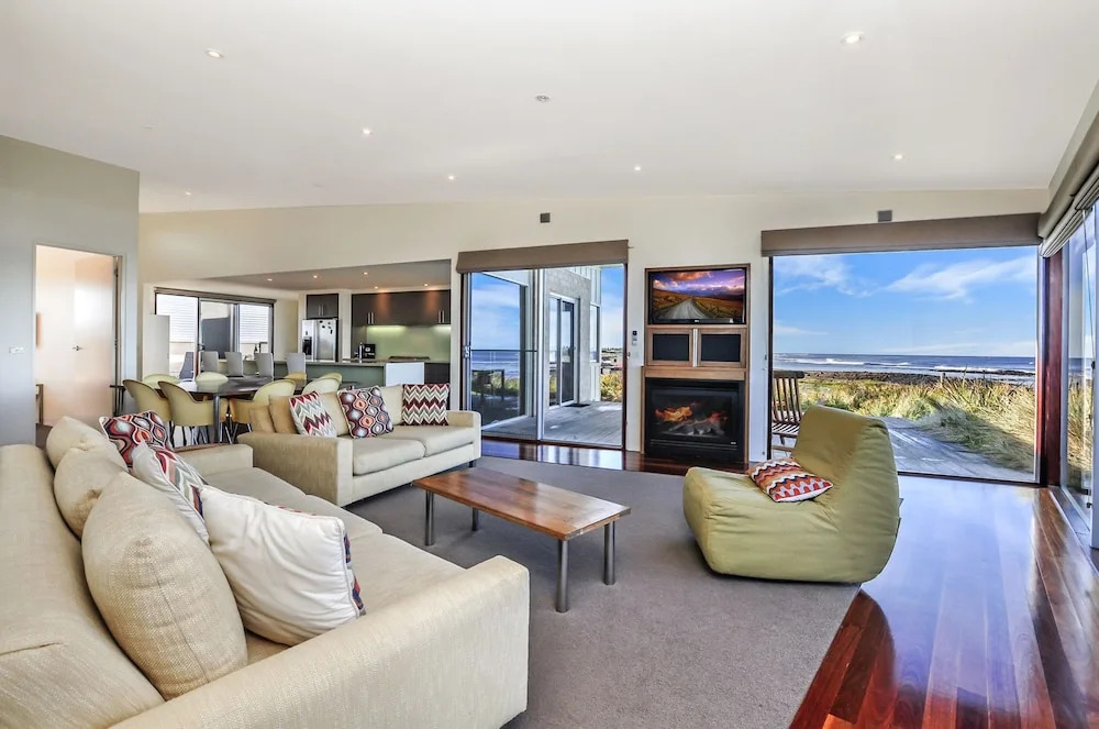 Hearns Beachside Villa 9