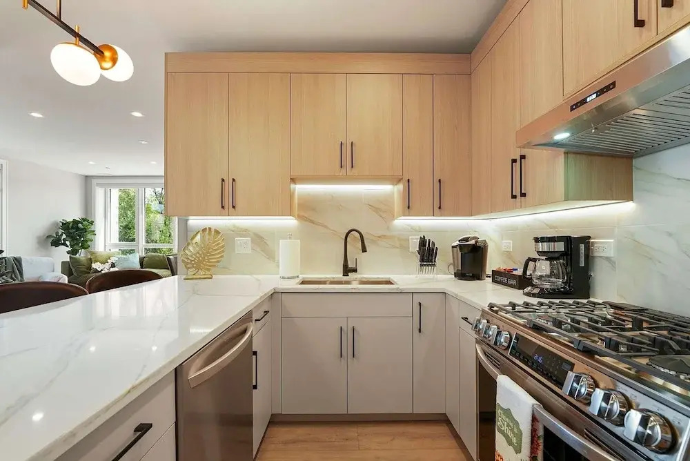 Welcoming Month Long Stays 2BD 2BA With Parking