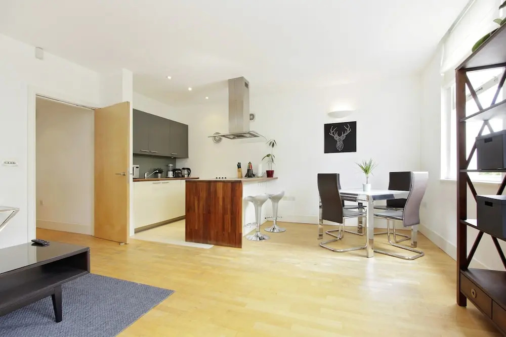 2 Bdr in Kensington E1 by the Residences