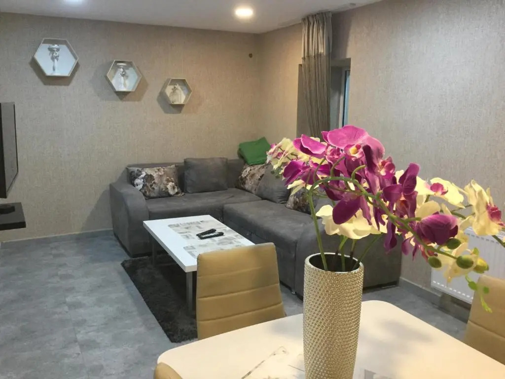 Apartment White Orchid