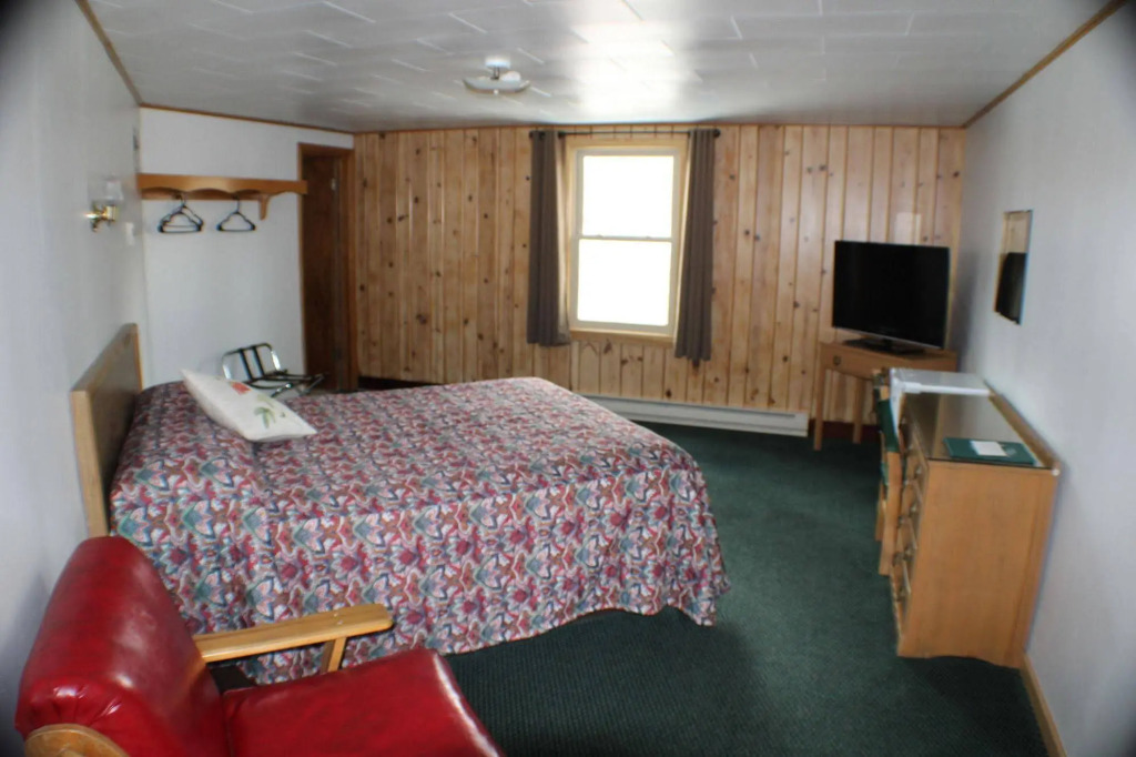 Lone Eagle Lodge