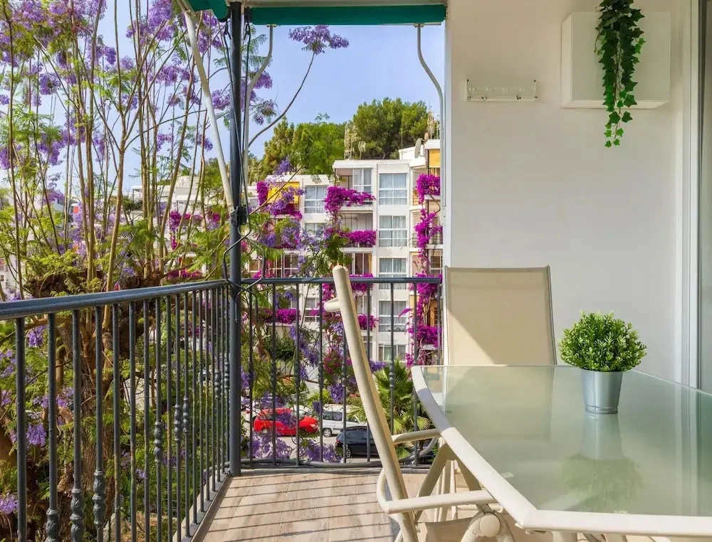 Apartment With Terrace Near the Sea