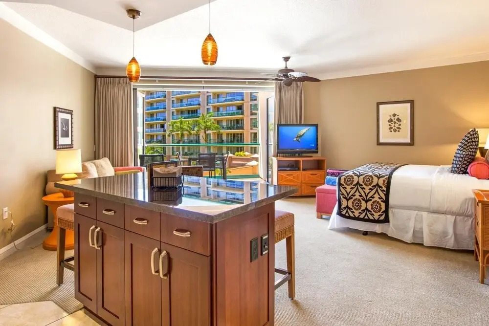 K B M Resorts- HKH-323 Upgraded Studio, ocean views, private balcony, easy beach access