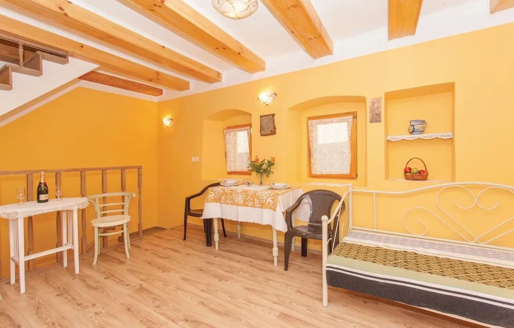 Beautiful Apartment in Omisalj With 1 Bedrooms