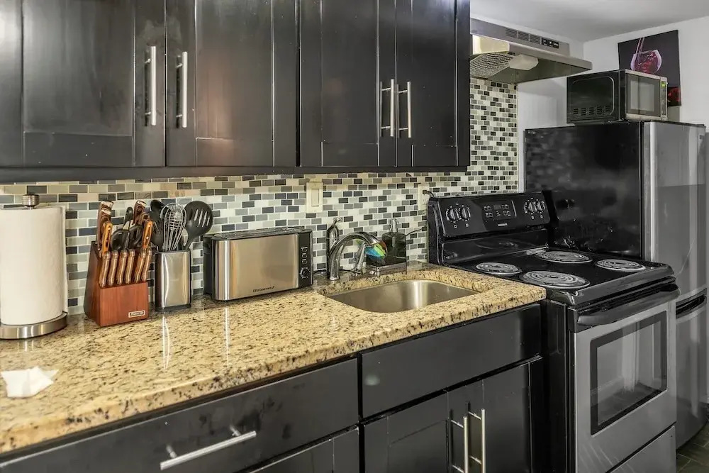Cozy Modern 1br Apartment - Just 10 Mins From Jfk Airport 1 Bedroom Apts by RedAwning