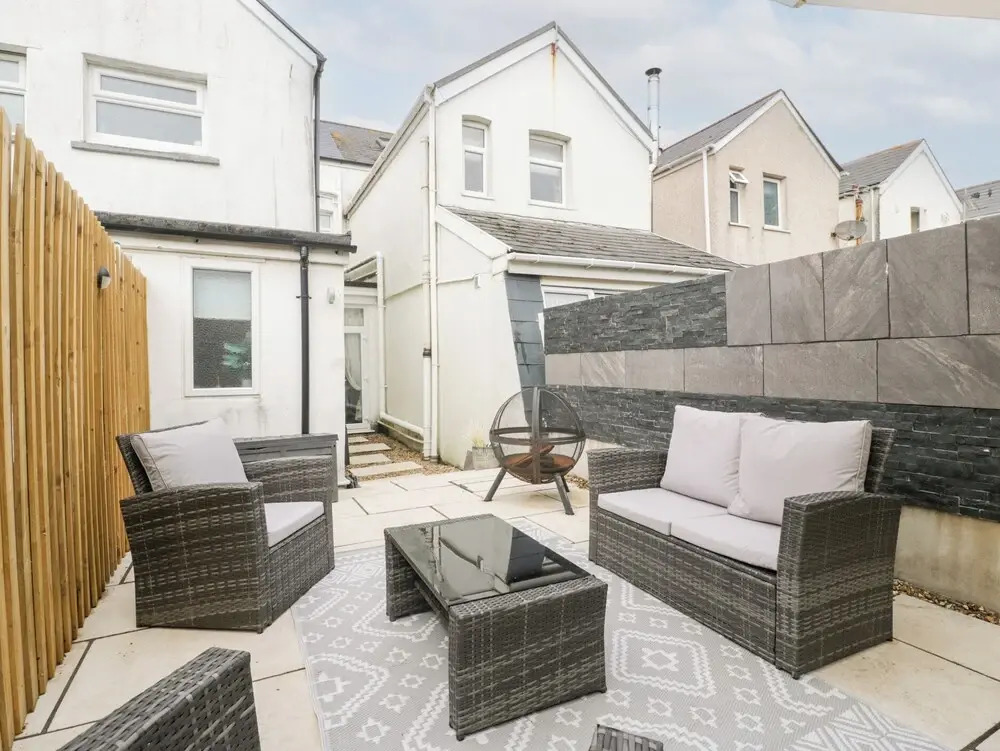 76A Mackworth Road