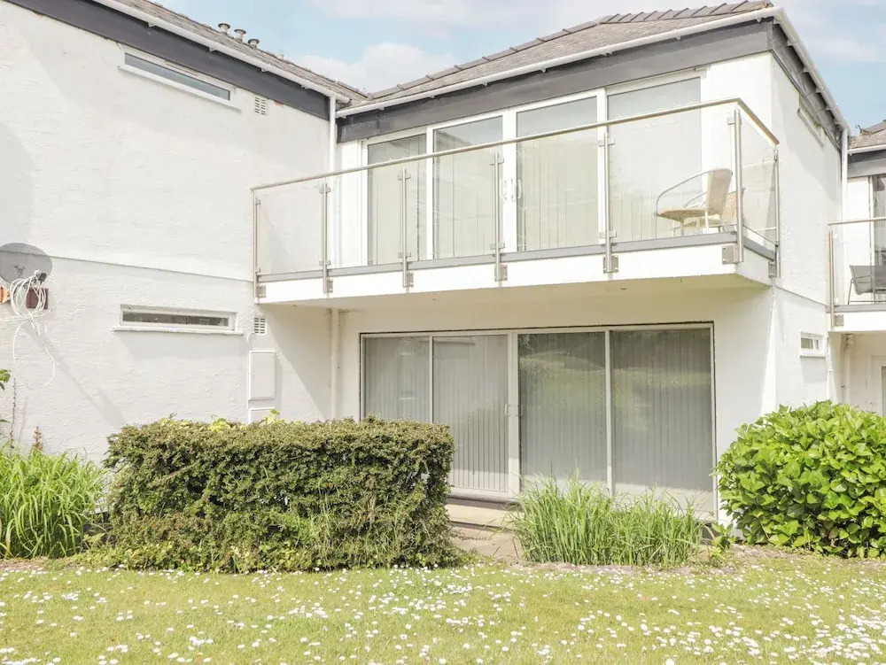 23 Coedrath Park