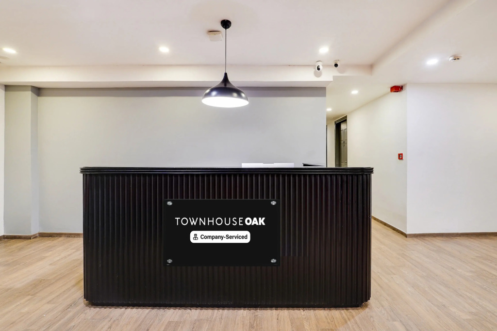 Super Oyo Townhouse Oak Spruce Hotels A2 Indiranagar