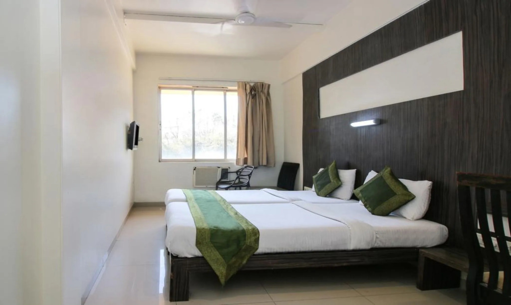 Hotel Golden Nest - Thane