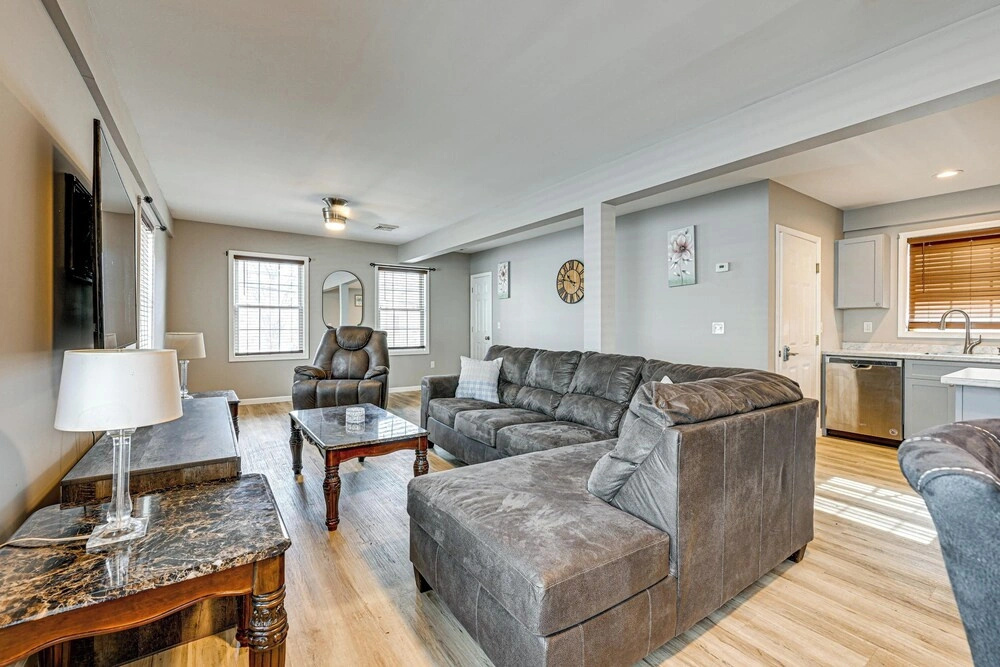 Walkable Stay Near Hudson River, Dining & Shopping