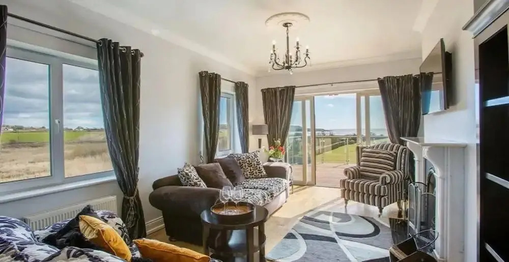 Waterford Villa - 5 Bed - Sleeps 10 - Parking