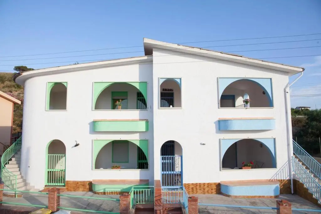 2 bedrooms appartement with furnished terrace and wifi at Balestrate 1 km away from the beach