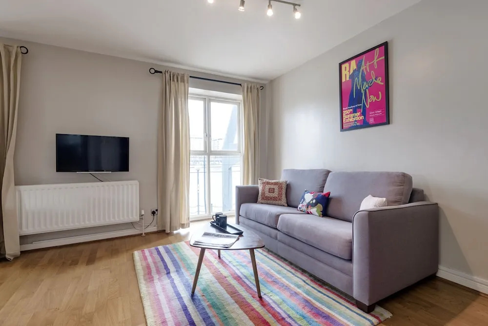 Panoramic Docklands Home