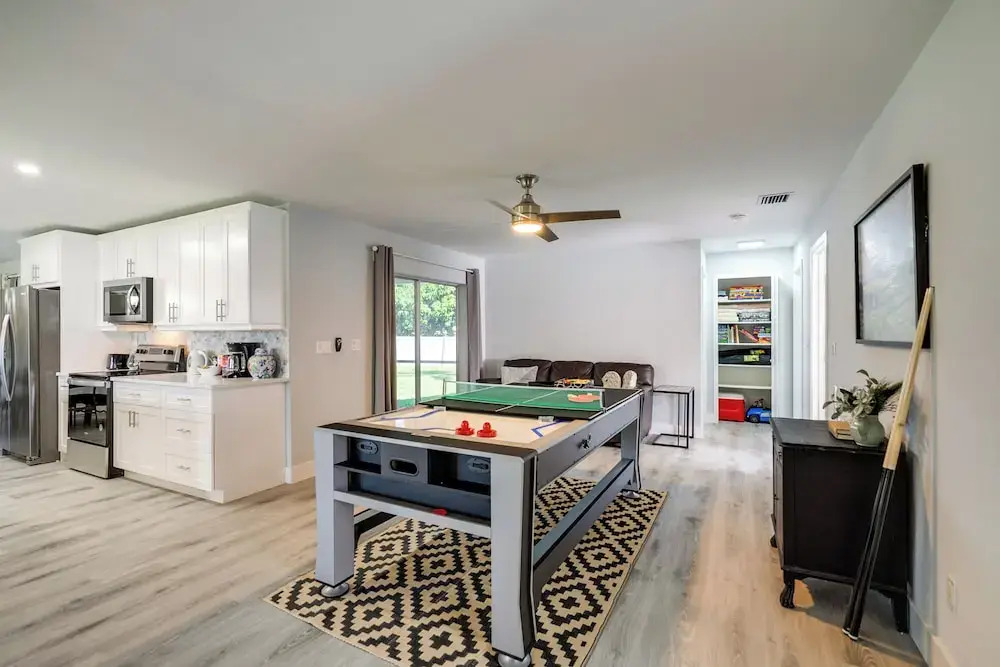 Game, Shop & Beach-hop: Family Home in Cape Coral
