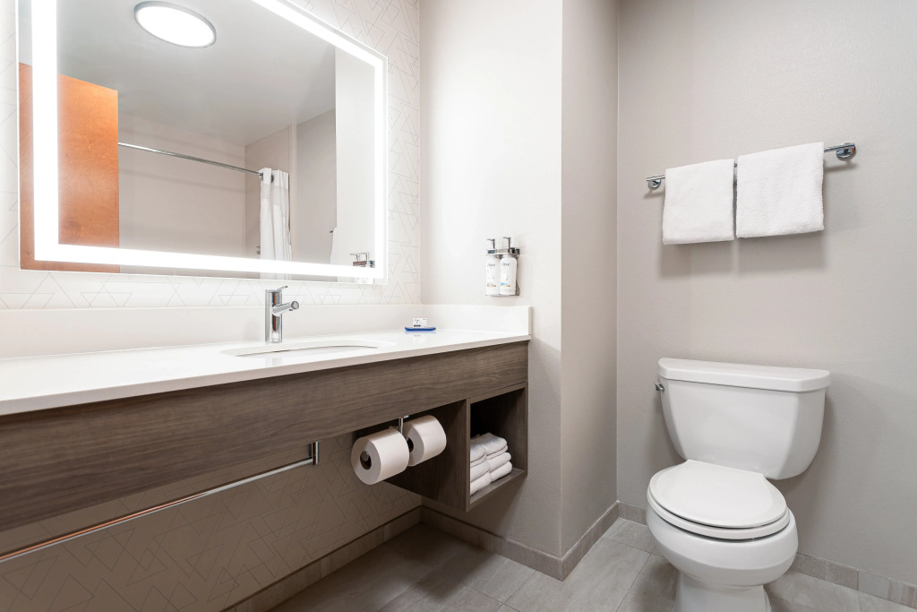 Holiday Inn Express and Suites Columbus Edinburgh by IHG
