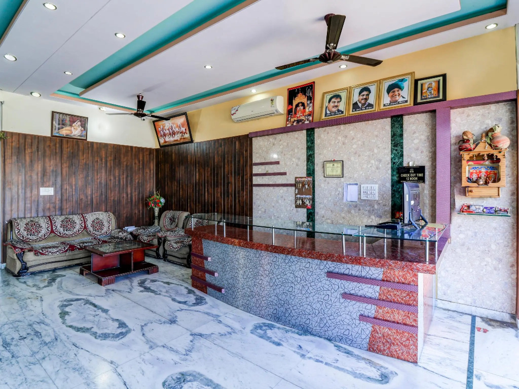 OYO 30929 Hotel Abhishek Inn
