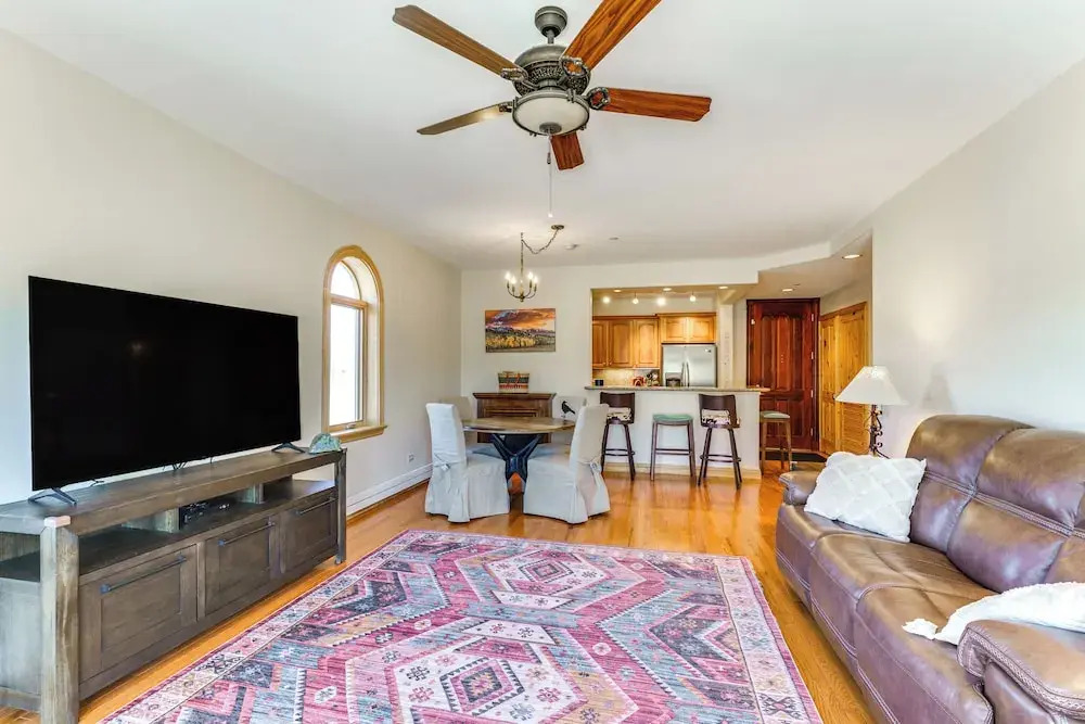 2 Mi to Angel Fire Resort: Mtn-view Condo!