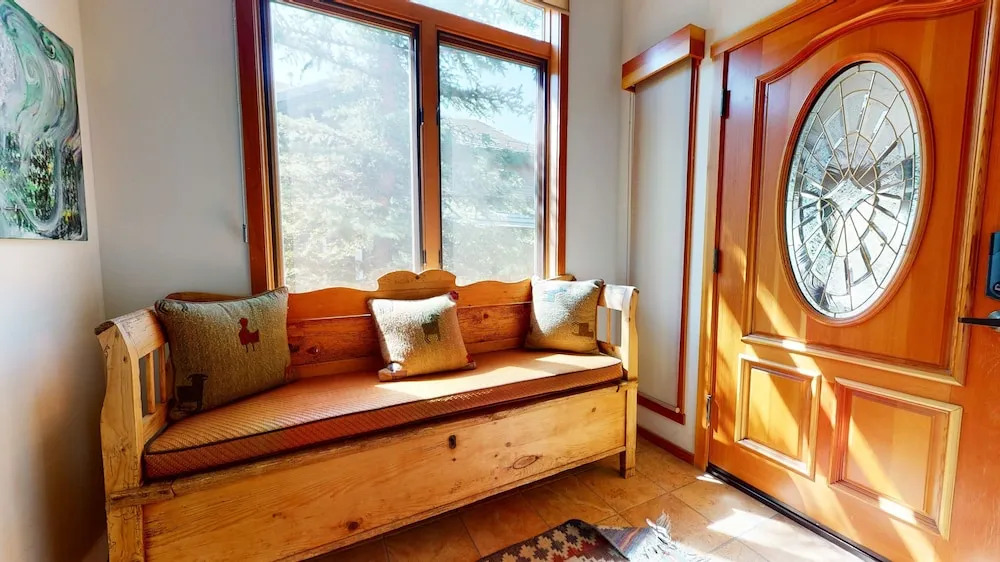 Snowcreek V 760 Pet-Friendly, Amazing Mountain Views, Private 2 Car Garage, Washer Dryer by RedAwning
