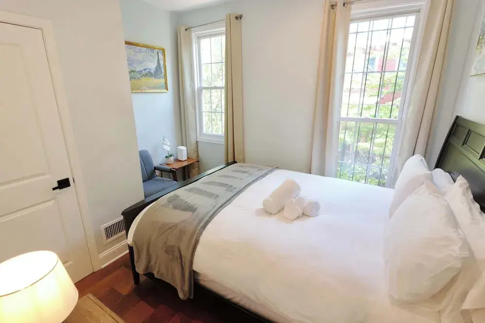 Serene Settler Capitol Hill - 4 Bedroom