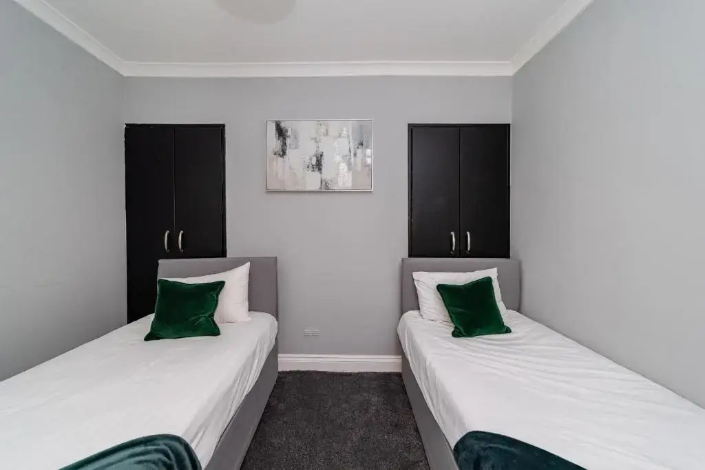 Cosy three bedroom flat next brighton seafront SLEEP 8