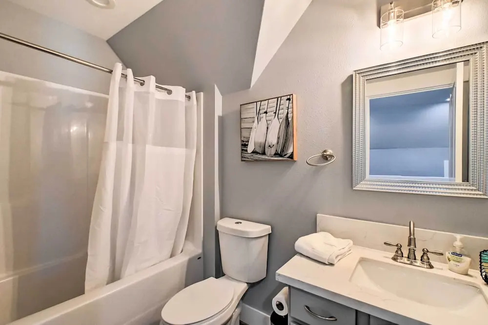 Ocean Shores Getaway w/ Fireplace & Hot Tub!