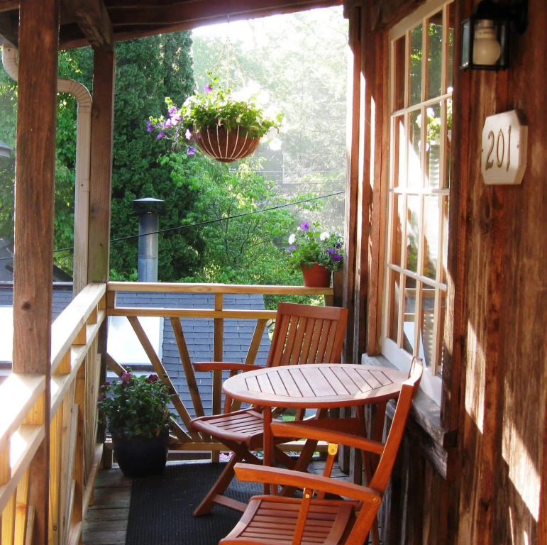 Outpost Inn