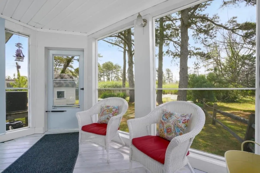 Creekside Cottage With Sunroom Fire Pit Wifi