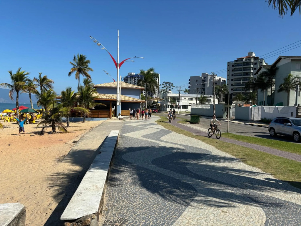 Apartamento beira mar com wifi, ar condicionado, 1 garagem, Check in 11h e Check out 15h