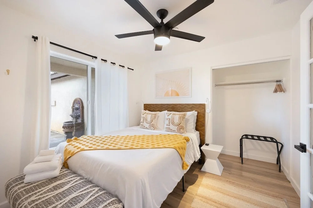 Alana House - Pool, Hot Tub, Bbq, Fire Pit + Walk To Hikes! 4 Bedroom Home by RedAwning