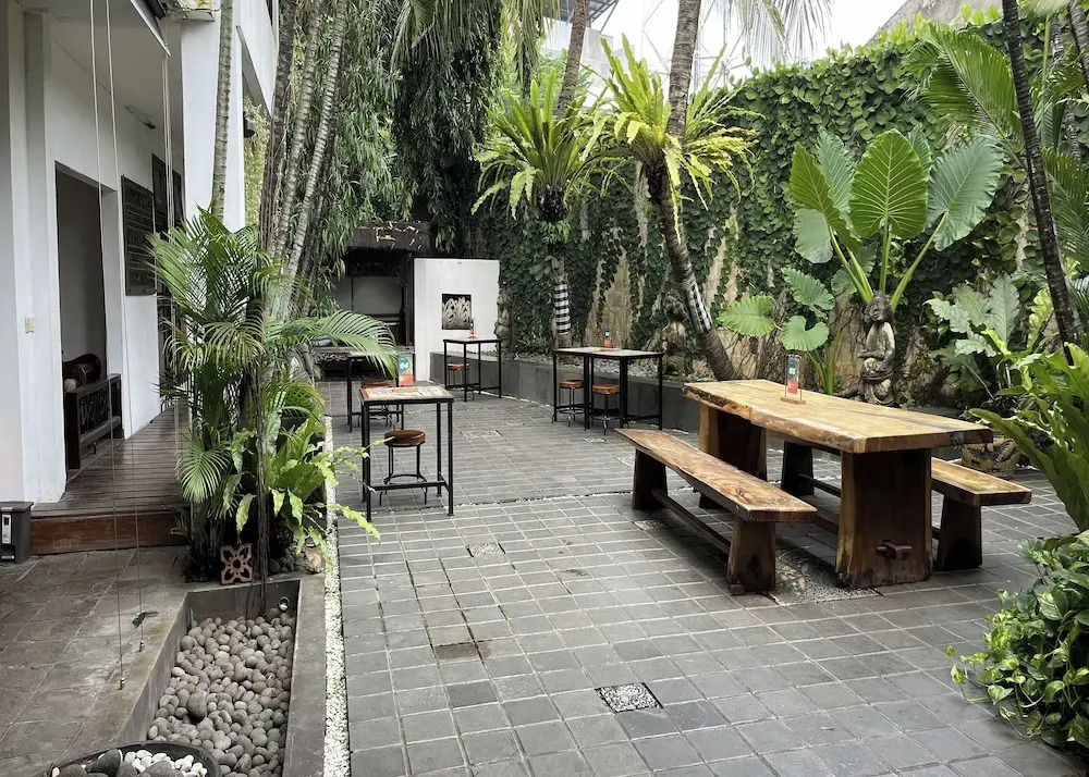 R Residence Jakarta