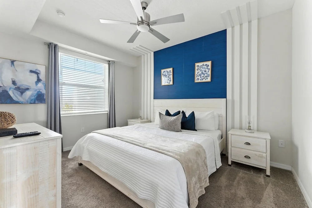 Spacious 2BR Mickey Bedroom Lake View