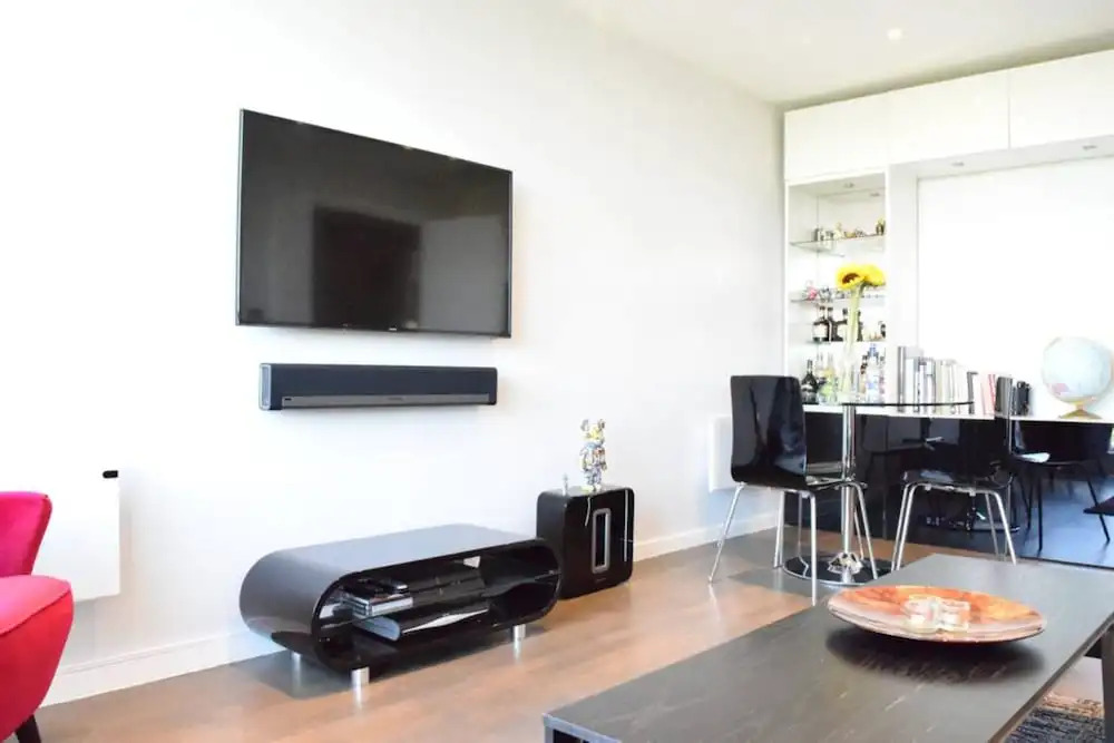 East London 2 Bed Flat With Balcony