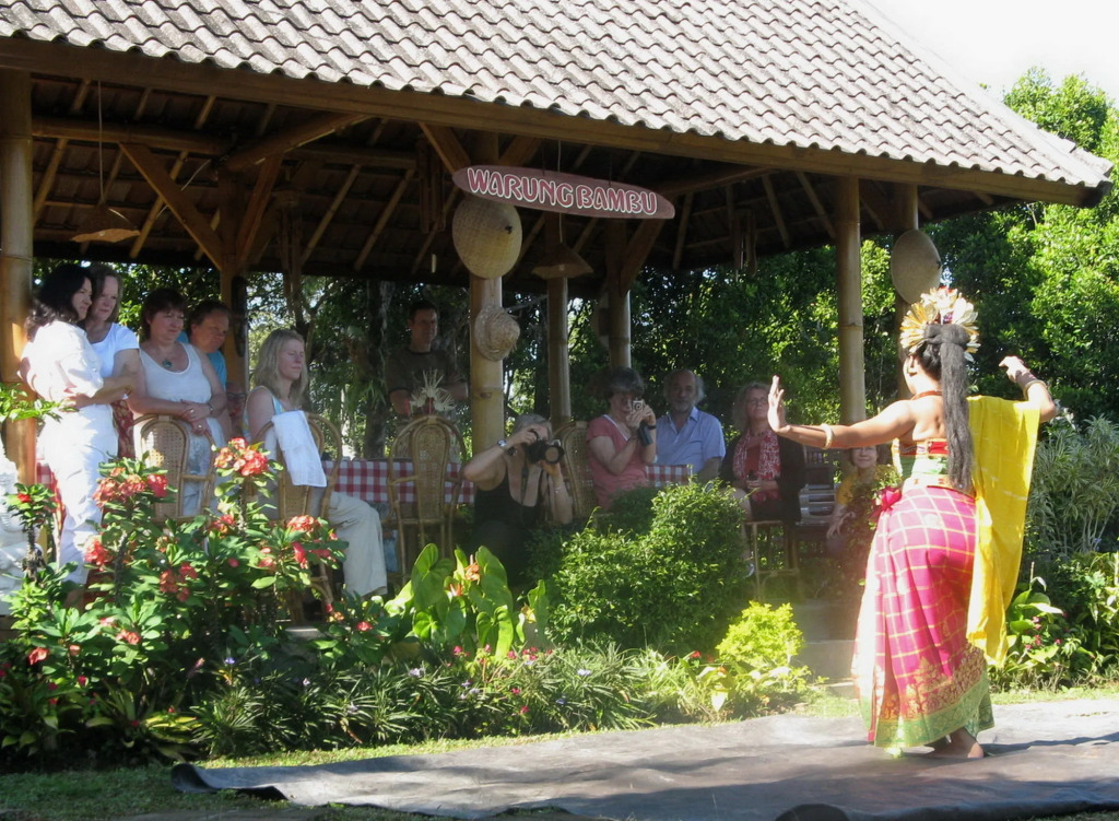 KARANG SARI Guesthouse & Warung