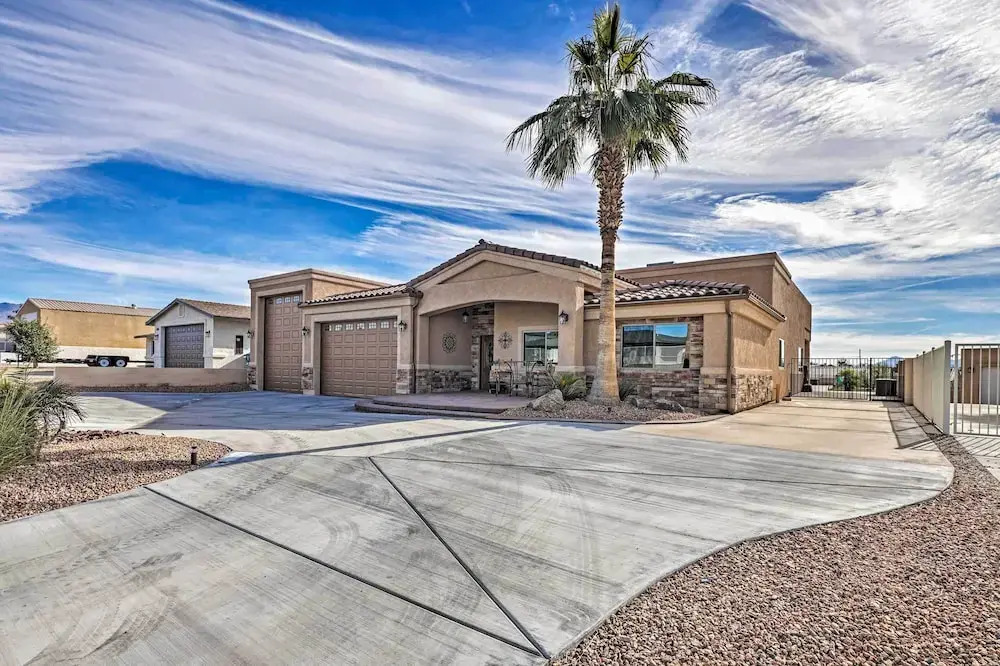 Luxe Retreat w/ Lake Havasu View & Pool!