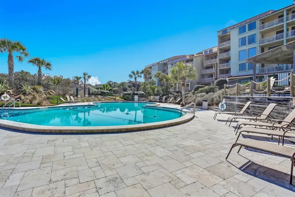 Oceanfront Condo With Large Balcony, Pool, Central AC & Views