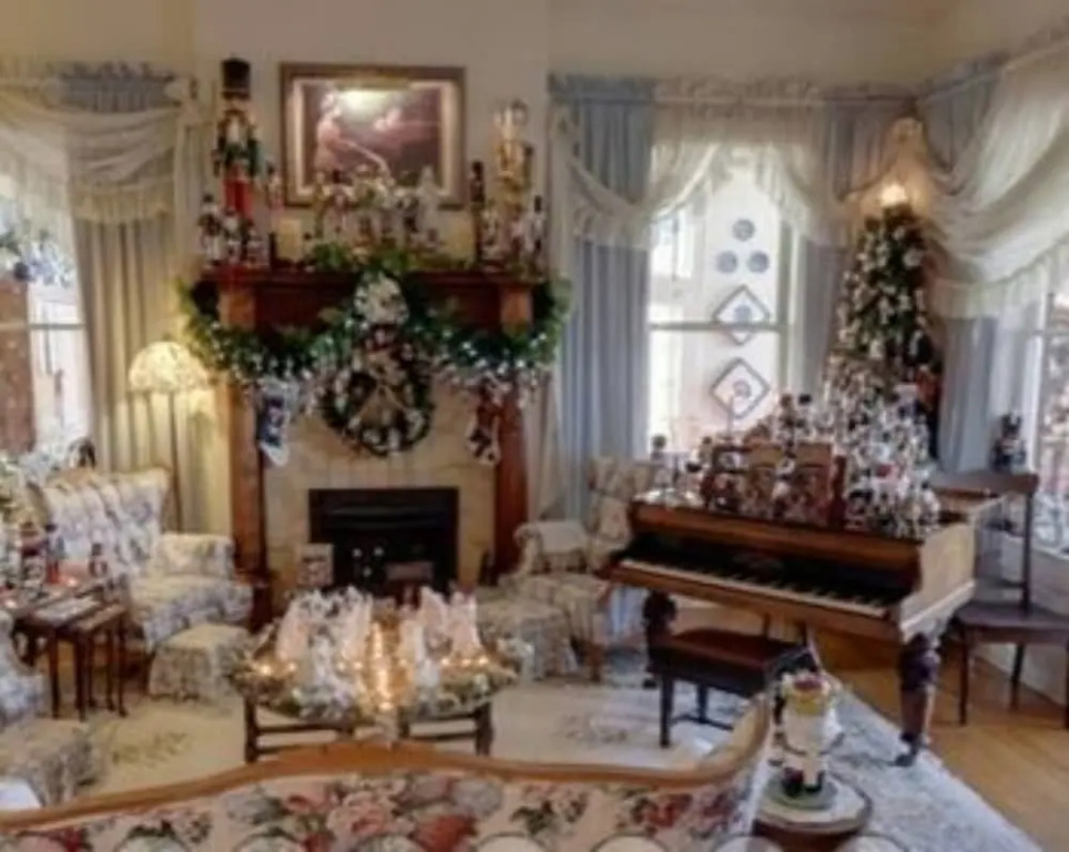 2439 Fairfield "A Bed and Breakfast"