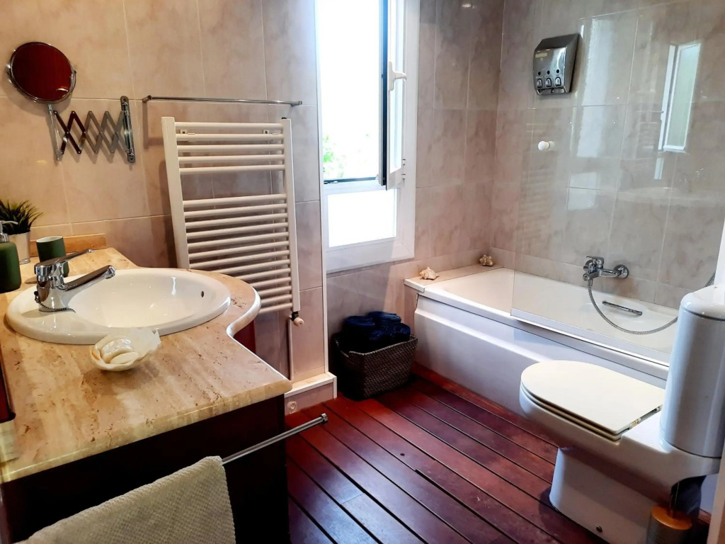 Bright near the beach & Barcelona - Apartment