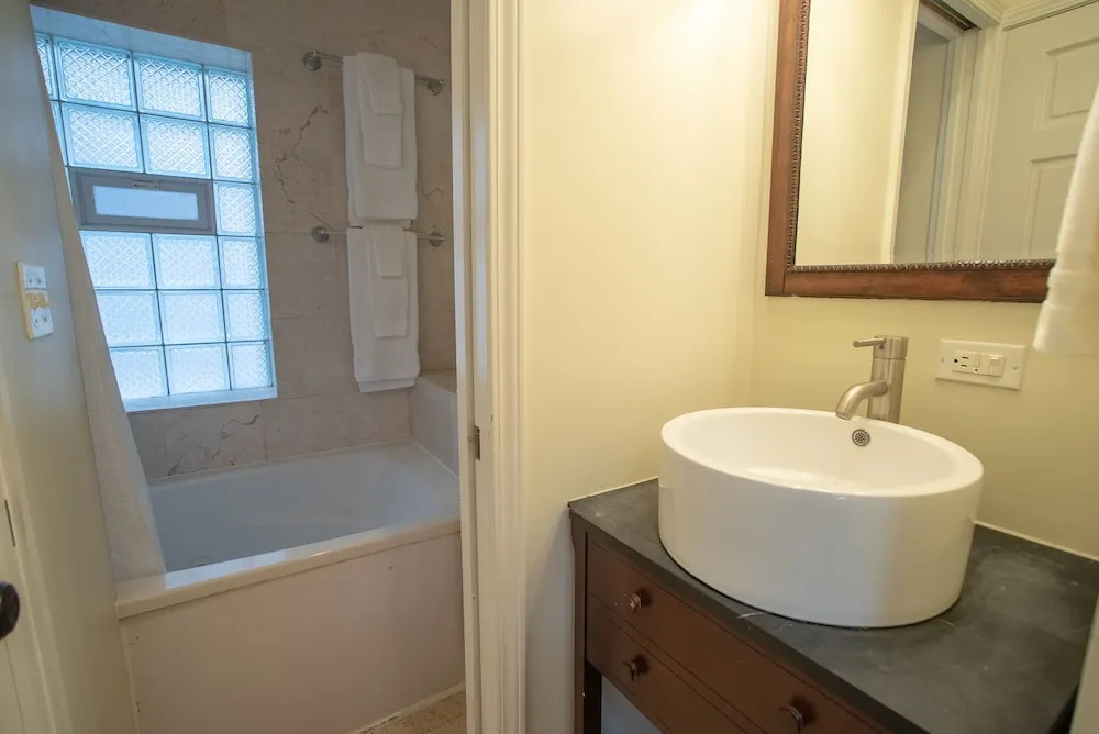 Old Town Suites Operated by Roscoe Village Guesthouse