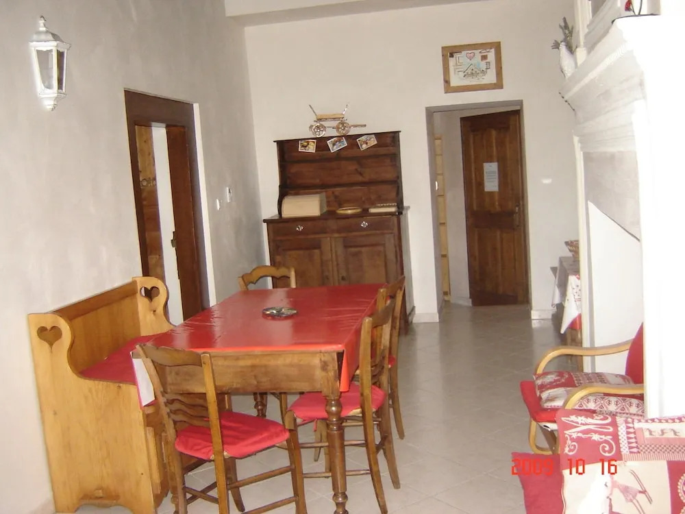 appartement gentiane 4personnes dans gite "la maison daugustin" classé 3 étoiles,la tour,73530 st jean darves