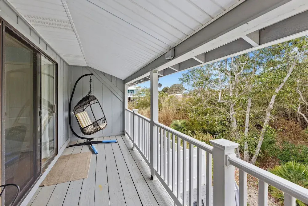 Short Walk to The Beach! Community Pool! Sleeps 8